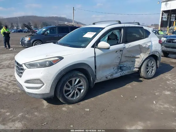 KM8J3CA48HU293595 2017 HYUNDAI TUCSON - Image 2