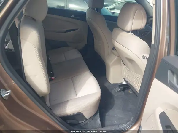 KM8J3CA48HU318205 2017 HYUNDAI TUCSON - Image 8