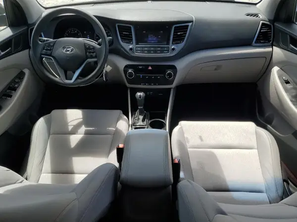 KM8J3CA48HU337823 2017 HYUNDAI TUCSON - Image 8