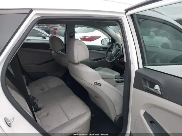 KM8J3CA48HU351589 2017 HYUNDAI TUCSON - Image 8