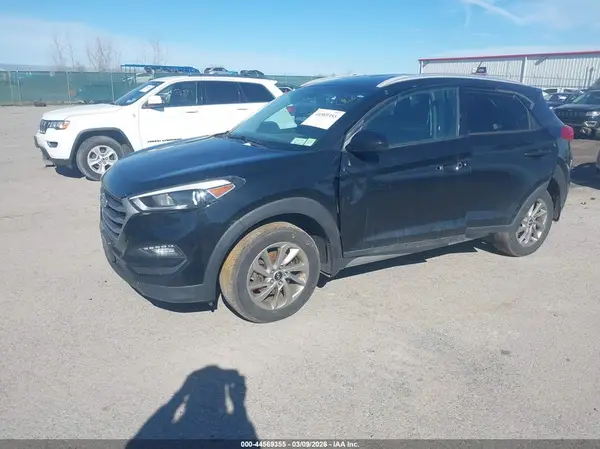 KM8J3CA48HU375410 2017 HYUNDAI TUCSON - Image 2