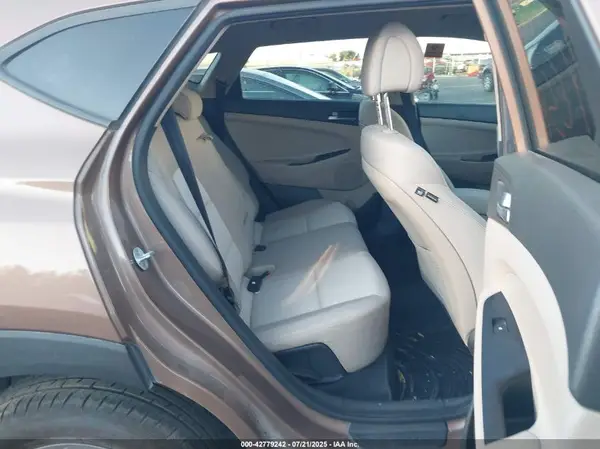 KM8J3CA48HU389243 2017 HYUNDAI TUCSON - Image 8