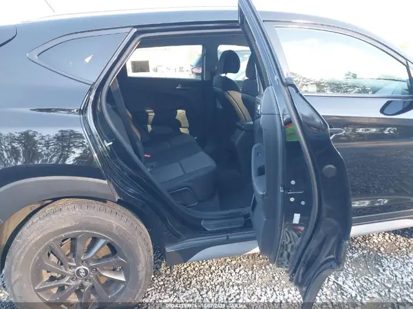 KM8J3CA48HU409748 2017 HYUNDAI TUCSON - Image 8