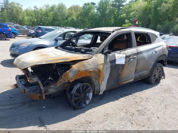 KM8J3CA48HU415890 2017 HYUNDAI TUCSON - Image 2