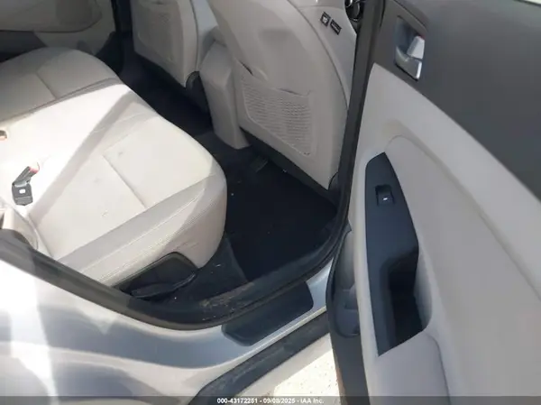 KM8J3CA48HU419471 2017 HYUNDAI TUCSON - Image 8