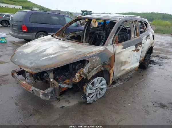 KM8J3CA48HU470145 2017 HYUNDAI TUCSON - Image 2