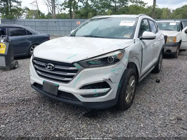 KM8J3CA48HU476768 2017 HYUNDAI TUCSON - Image 2