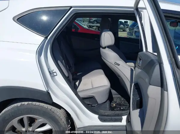 KM8J3CA48HU484045 2017 HYUNDAI TUCSON - Image 8