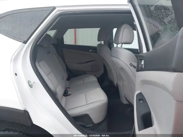 KM8J3CA48HU484739 2017 HYUNDAI TUCSON - Image 8