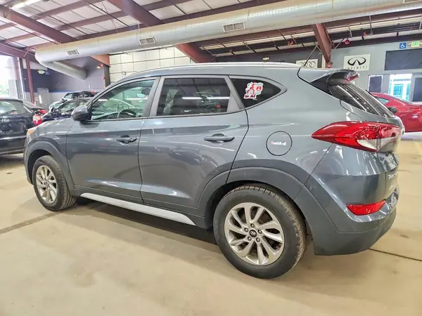 KM8J3CA48HU488127 2017 HYUNDAI TUCSON - Image 2