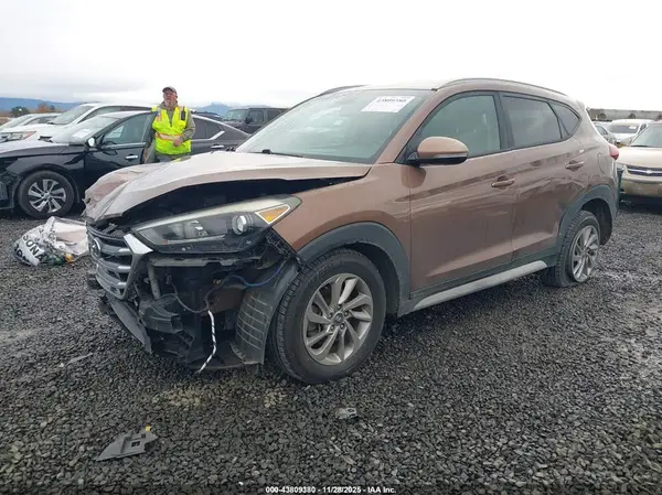 KM8J3CA48HU490511 2017 HYUNDAI TUCSON - Image 2