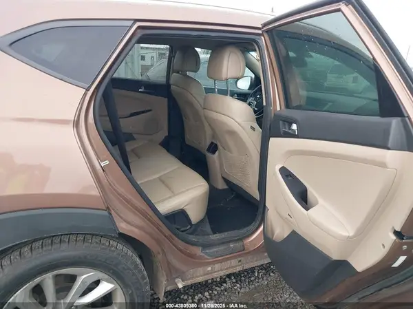 KM8J3CA48HU490511 2017 HYUNDAI TUCSON - Image 8