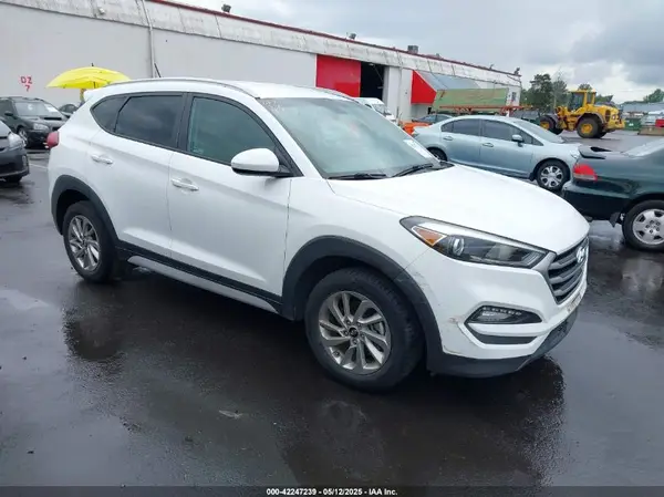 KM8J3CA48HU500146 2017 HYUNDAI TUCSON - Image 1
