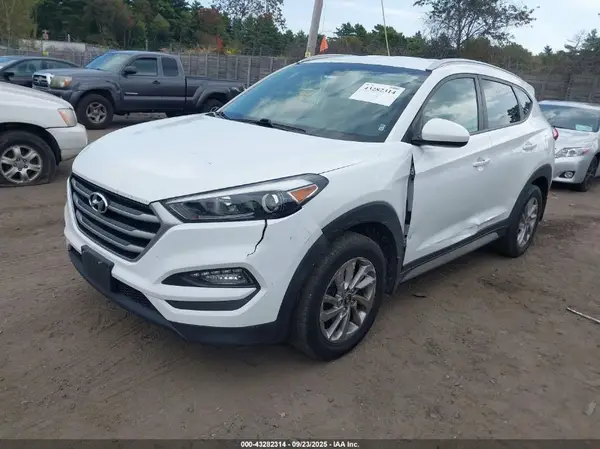 KM8J3CA48HU514659 2017 HYUNDAI TUCSON - Image 2