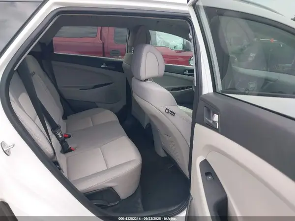 KM8J3CA48HU514659 2017 HYUNDAI TUCSON - Image 8