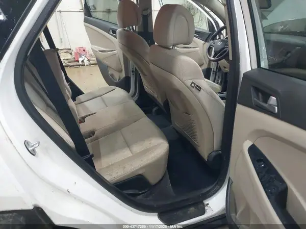 KM8J3CA48HU514726 2017 HYUNDAI TUCSON - Image 8
