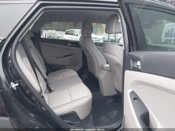 KM8J3CA48HU522826 2017 HYUNDAI TUCSON - Image 8