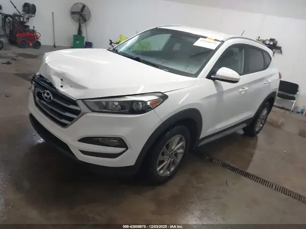 KM8J3CA48HU556443 2017 HYUNDAI TUCSON - Image 2