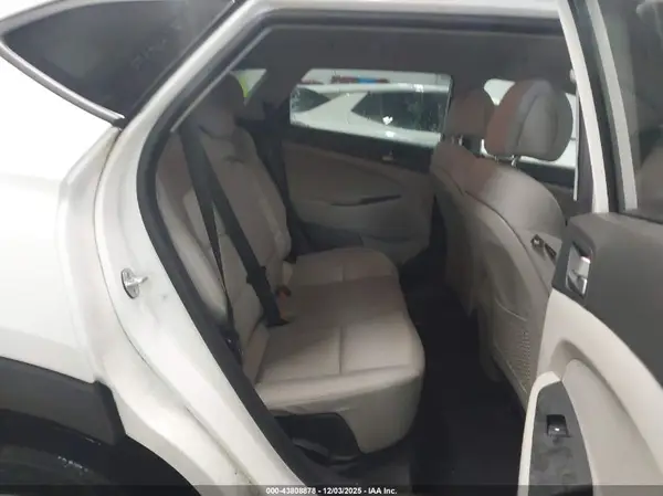 KM8J3CA48HU556443 2017 HYUNDAI TUCSON - Image 8
