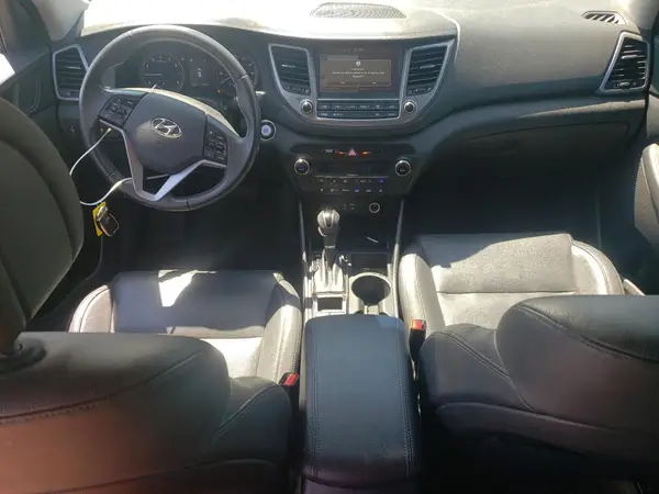 KM8J3CA48HU557320 2017 HYUNDAI TUCSON - Image 8