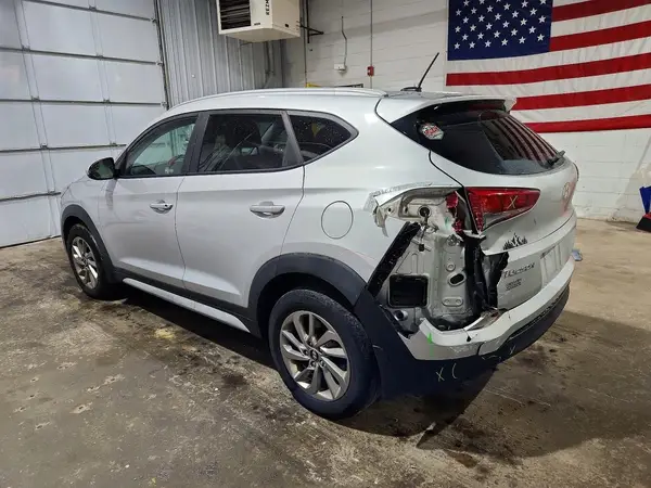 KM8J3CA48HU569662 2017 HYUNDAI TUCSON - Image 2