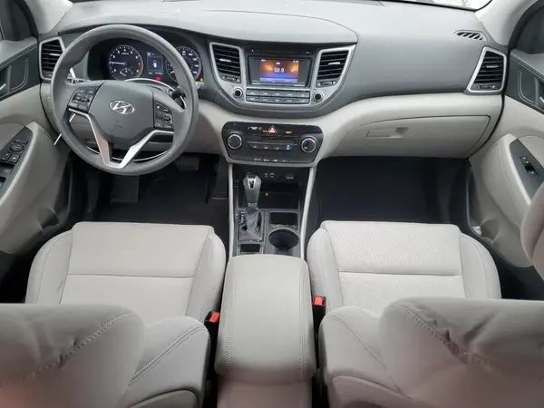 KM8J3CA48HU585215 2017 HYUNDAI TUCSON - Image 8