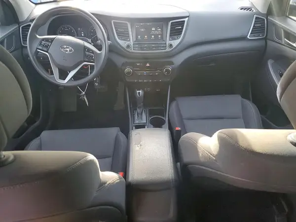 KM8J3CA48JU600785 2018 HYUNDAI TUCSON - Image 8