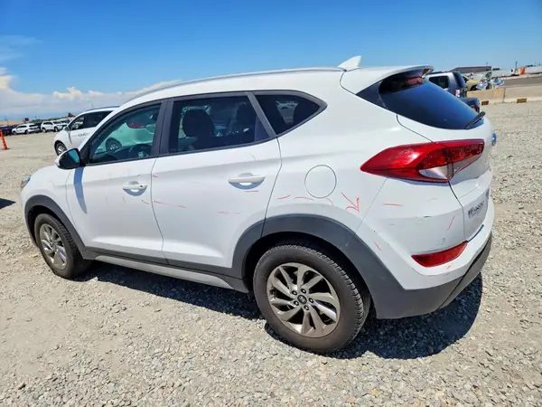 KM8J3CA48JU603461 2018 HYUNDAI TUCSON - Image 2