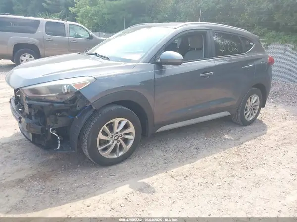 KM8J3CA48JU605985 2018 HYUNDAI TUCSON - Image 2