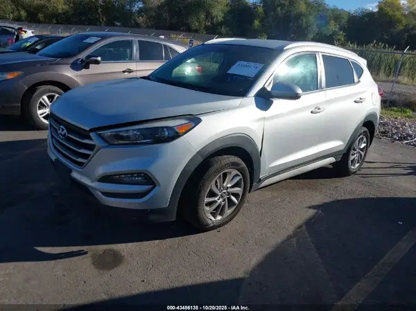 KM8J3CA48JU607817 2018 HYUNDAI TUCSON - Image 2