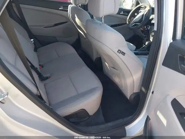 KM8J3CA48JU607817 2018 HYUNDAI TUCSON - Image 8