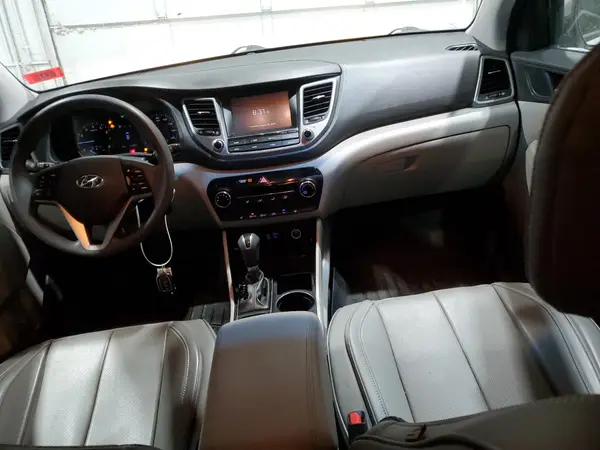 KM8J3CA48JU615559 2018 HYUNDAI TUCSON - Image 8