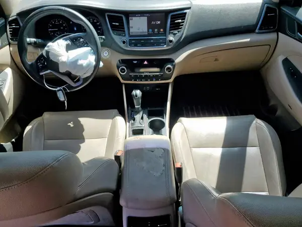 KM8J3CA48JU615674 2018 HYUNDAI TUCSON - Image 8