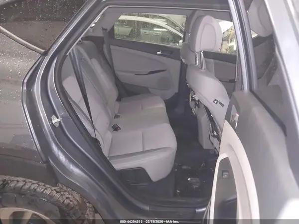 KM8J3CA48JU616436 2018 HYUNDAI TUCSON - Image 8