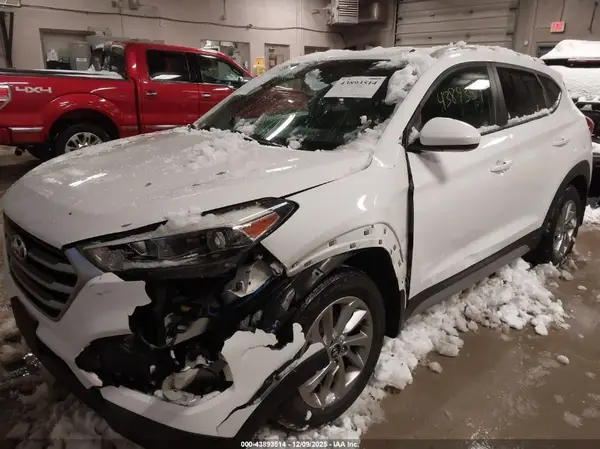 KM8J3CA48JU620082 2018 HYUNDAI TUCSON - Image 2