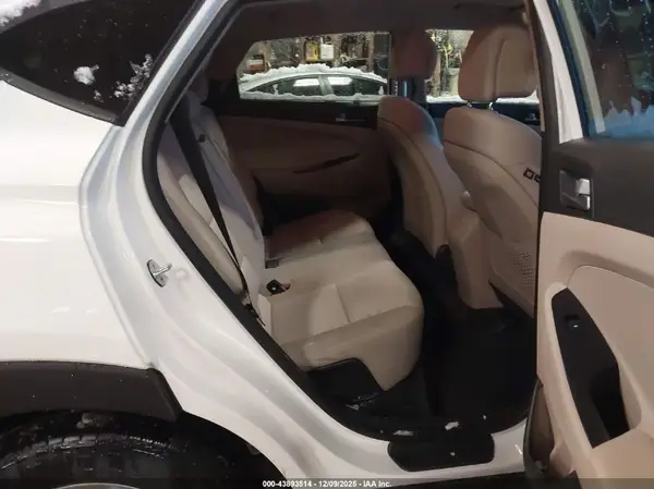 KM8J3CA48JU620082 2018 HYUNDAI TUCSON - Image 8