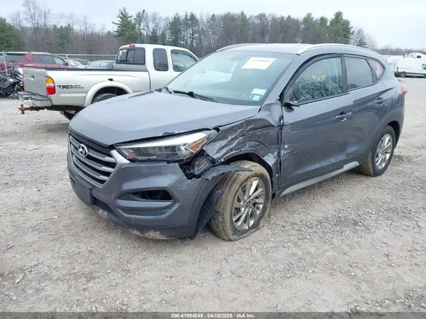 KM8J3CA48JU622060 2018 HYUNDAI TUCSON - Image 2