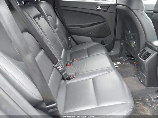 KM8J3CA48JU622060 2018 HYUNDAI TUCSON - Image 8