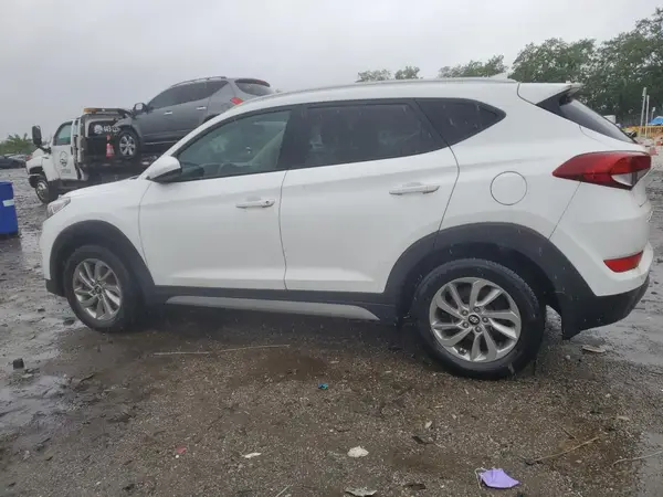 KM8J3CA48JU622785 2018 HYUNDAI TUCSON - Image 2