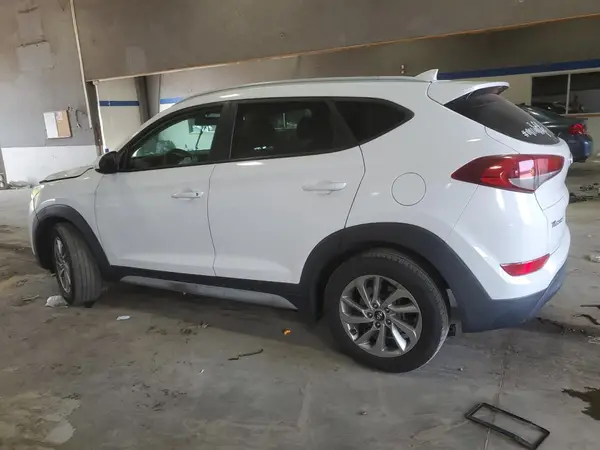KM8J3CA48JU623208 2018 HYUNDAI TUCSON - Image 2