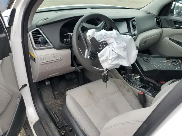 KM8J3CA48JU623208 2018 HYUNDAI TUCSON - Image 8