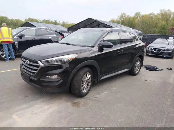 KM8J3CA48JU624987 2018 HYUNDAI TUCSON - Image 2