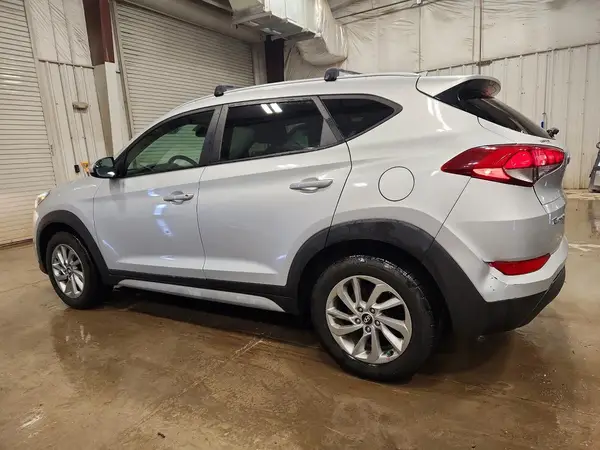 KM8J3CA48JU627839 2018 HYUNDAI TUCSON - Image 2