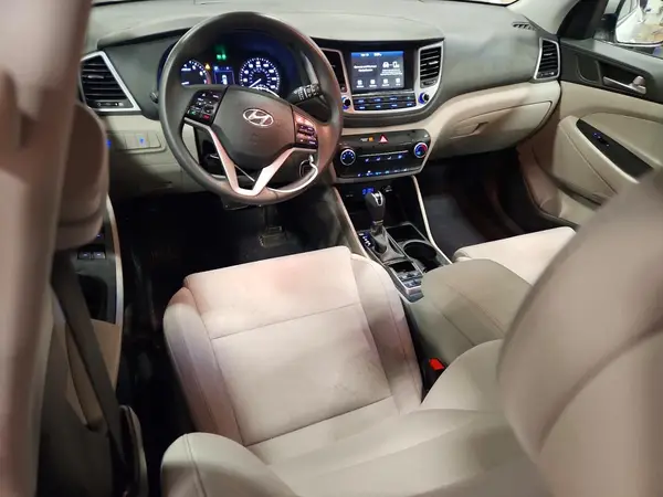 KM8J3CA48JU627839 2018 HYUNDAI TUCSON - Image 8