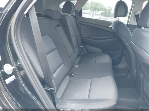 KM8J3CA48JU629557 2018 HYUNDAI TUCSON - Image 8