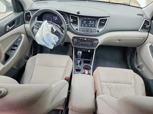 KM8J3CA48JU629624 2018 HYUNDAI TUCSON - Image 8