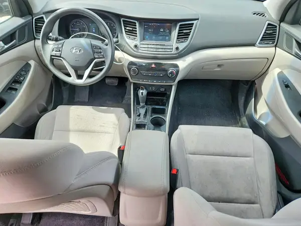 KM8J3CA48JU637061 2018 HYUNDAI TUCSON - Image 8