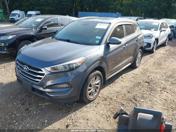 KM8J3CA48JU637688 2018 HYUNDAI TUCSON - Image 2