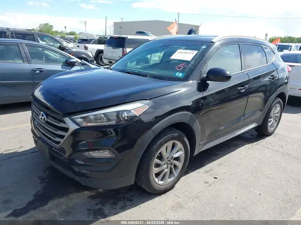 KM8J3CA48JU664485 2018 HYUNDAI TUCSON - Image 2