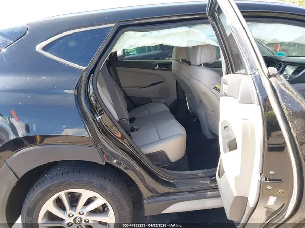 KM8J3CA48JU664485 2018 HYUNDAI TUCSON - Image 8